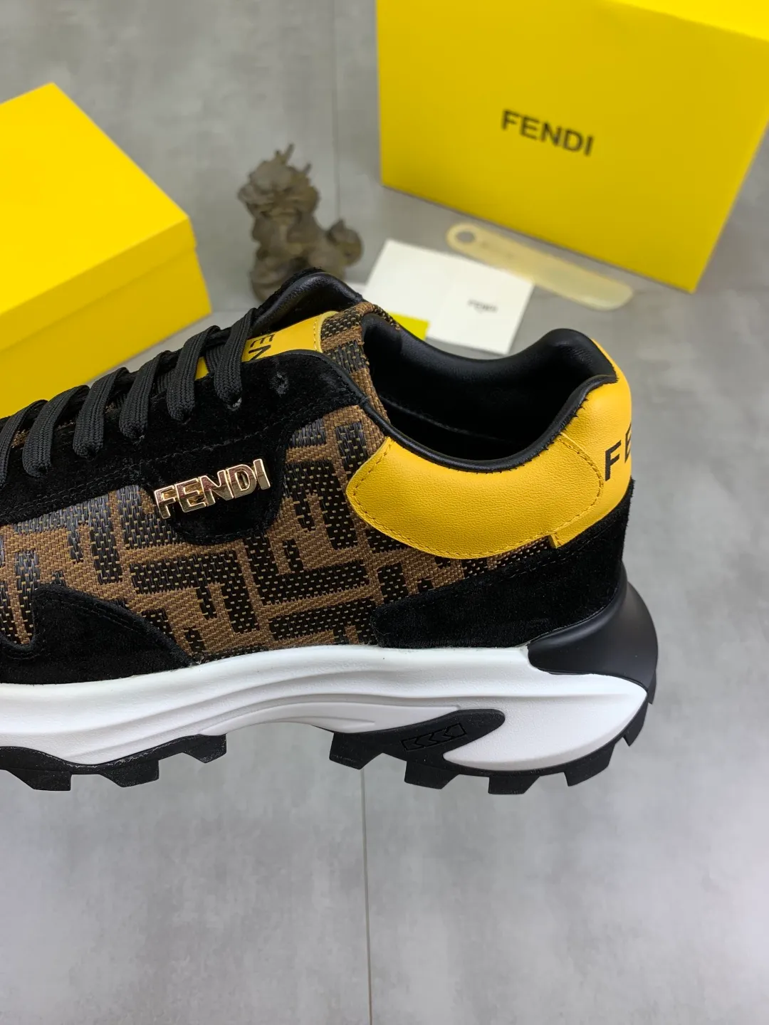 ​Men's shoes 💰P440 💰【New】Little monster 🆘 New FENDI 🕶️🕶️Simple routing effect, showing an elegant and cool driving shoe 🎬Using imported calfskin + first-layer pigskin lining🐂Excellent material🎬Detailed workmanship 🤗Comfortable foot feel➰➰. ​Pair it with any outfit to show your taste and temperament, low-key luxury ♻️Design ​simple and elegant ​noble and fashionable 🍃​Very loved and favored by trendy men 💓❤️Size: 38-44 (45 customized) 3️⃣ colors available